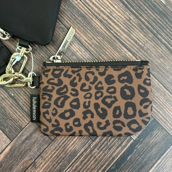 NWT Lululemon Dual Pouch Wristlet In Leopardo Shift Midi Desert Khaki - Picture 2 of 8